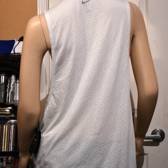 Women's NIKE Running Breathe sleeve less DRI FIT TOP MSRP 45.00 XS-L Green NWT - Picture 5 of 9
